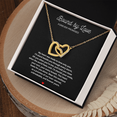 "Interlocking Hearts Necklace – A Sparkling Symbol of Endless Love"