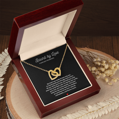 "Interlocking Hearts Necklace – A Sparkling Symbol of Endless Love"